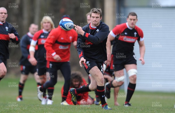 080313 - Wales Rugby Captains Run -Dan Biggar during training