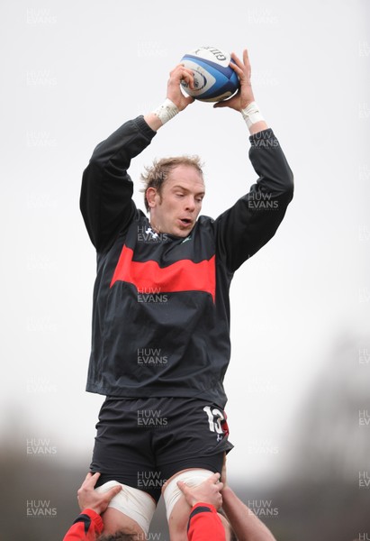 080313 - Wales Rugby Captains Run -Alun Wyn Jones during training