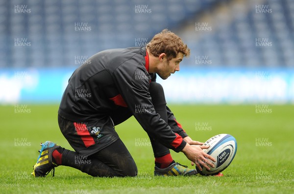 080313 - Wales Rugby Captains Run -Leigh Halfpenny during training