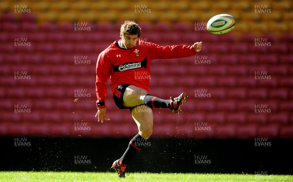 080612 - Wales Rugby Captains Run -Leigh Halfpenny during training