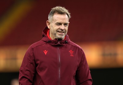 081125 - Wales Rugby Captains Run ahead of their first game against Argentina - Danny Wilson, Assistant Coach during training