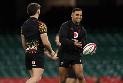 081125 - Wales Rugby Captains Run ahead of their first game against Argentina - Ben Thomas during training