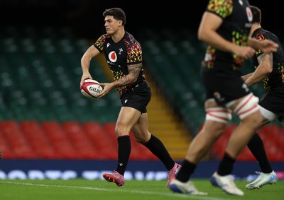 081125 - Wales Rugby Captains Run ahead of their first game against Argentina - Louis Rees-Zammit during training