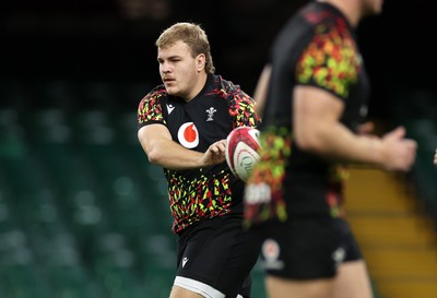 081125 - Wales Rugby Captains Run ahead of their first game against Argentina - Archie Griffin during training