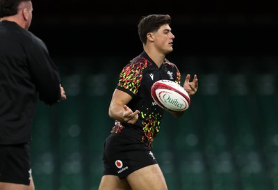 081125 - Wales Rugby Captains Run ahead of their first game against Argentina - Louis Rees-Zammit during training
