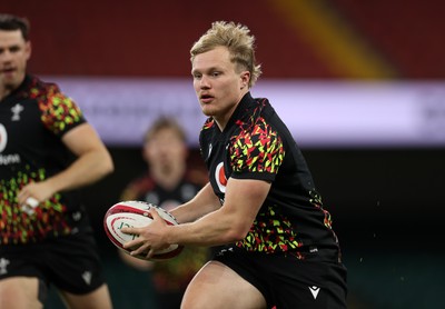081125 - Wales Rugby Captains Run ahead of their first game against Argentina - Blair Murray during training