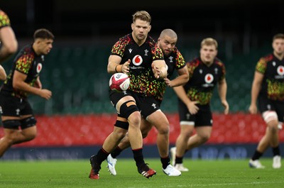 081125 - Wales Rugby Captains Run ahead of their first game against Argentina - Olly Cracknell during training