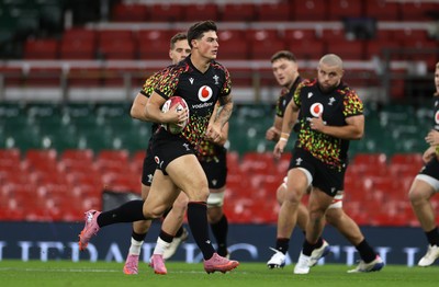 081125 - Wales Rugby Captains Run ahead of their first game against Argentina - Louis Rees-Zammit during training