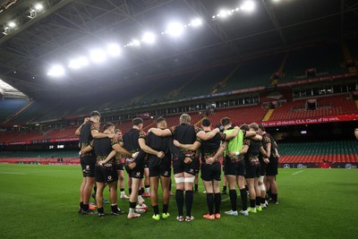 081125 - Wales Rugby Captains Run ahead of their first game against Argentina - Wales team huddle