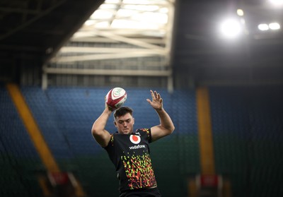 081125 - Wales Rugby Captains Run ahead of their first game against Argentina - Freddie Thomas during training