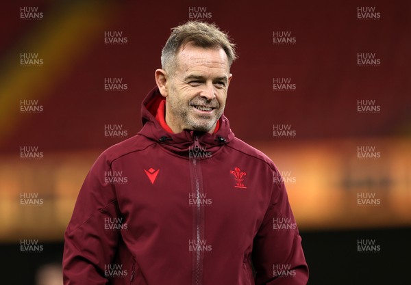 081125 - Wales Rugby Captains Run ahead of their first game against Argentina - Danny Wilson, Assistant Coach during training