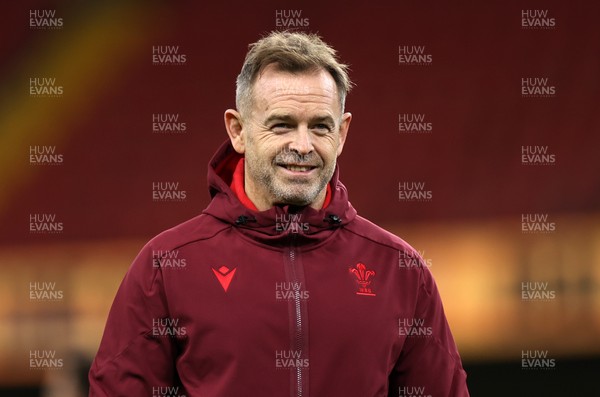 081125 - Wales Rugby Captains Run ahead of their first game against Argentina - Danny Wilson, Assistant Coach during training