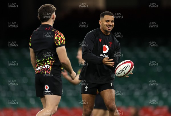 081125 - Wales Rugby Captains Run ahead of their first game against Argentina - Ben Thomas during training