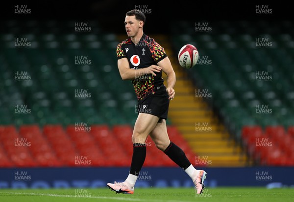081125 - Wales Rugby Captains Run ahead of their first game against Argentina - Tom Rogers during training