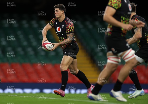 081125 - Wales Rugby Captains Run ahead of their first game against Argentina - Louis Rees-Zammit during training