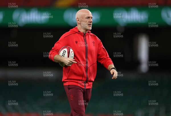 081125 - Wales Rugby Captains Run ahead of their first game against Argentina - Steve Tandy, Head Coach during training