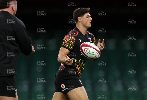 081125 - Wales Rugby Captains Run ahead of their first game against Argentina - Louis Rees-Zammit during training