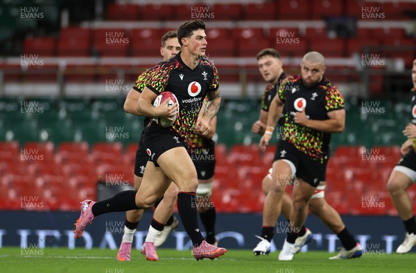 081125 - Wales Rugby Captains Run ahead of their first game against Argentina - Louis Rees-Zammit during training