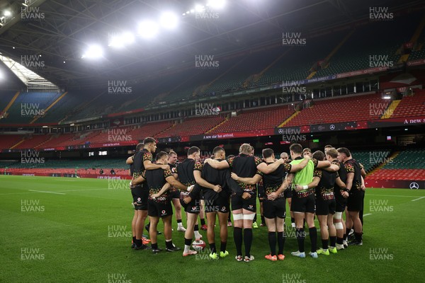 081125 - Wales Rugby Captains Run ahead of their first game against Argentina - Wales team huddle