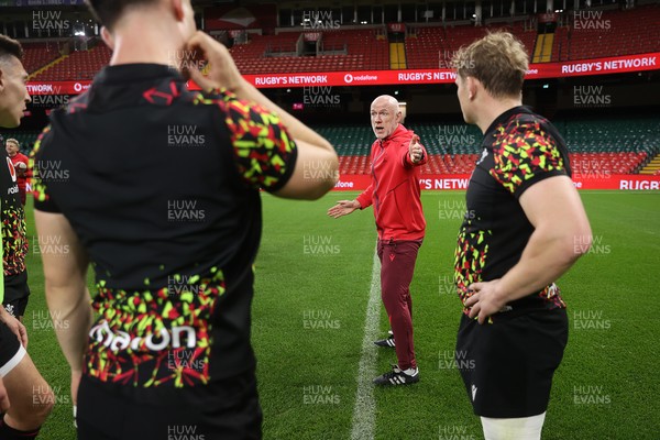 081125 - Wales Rugby Captains Run ahead of their first game against Argentina - Steve Tandy, Head Coach during training