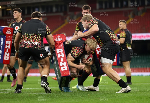 081125 - Wales Rugby Captains Run ahead of their first game against Argentina - Aaron Wainwright during training