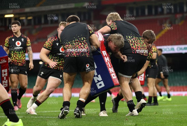 081125 - Wales Rugby Captains Run ahead of their first game against Argentina - Aaron Wainwright during training