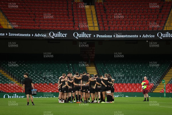 081125 - Wales Rugby Captains Run ahead of their first game against Argentina - Wales team huddle