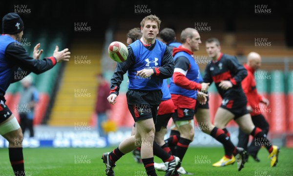 090312 - Wales Rugby Captains Run -Jonathan Davies during training