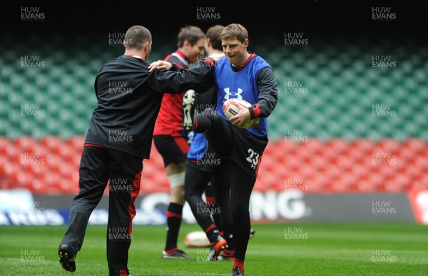 090312 - Wales Rugby Captains Run -Rhys Priestland during training