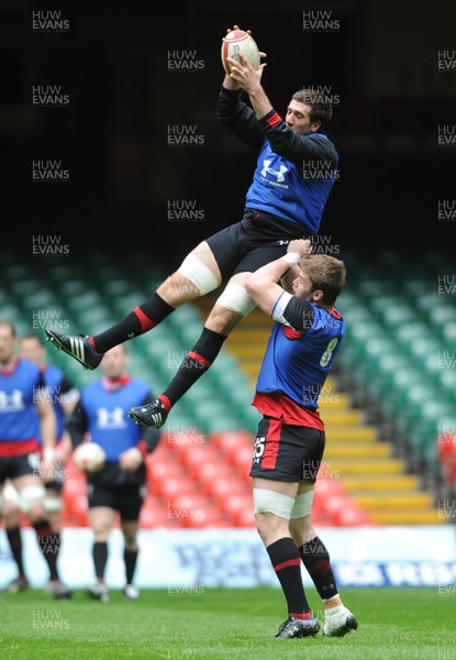 090312 - Wales Rugby Captains Run -Justin Tipuric and Dan Lydiate during training