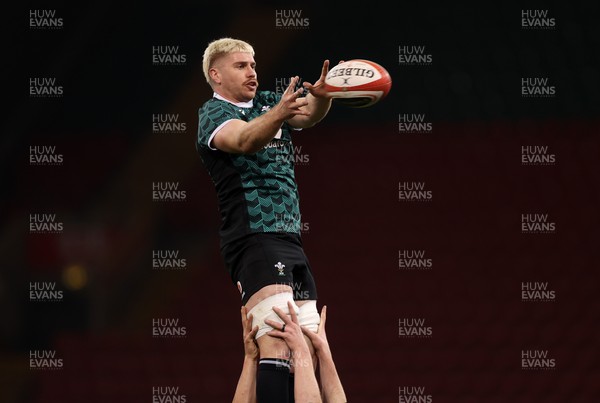 090324 - Wales Rugby Captains Run at the Principality Stadium the day before their 6 Nations game against France - Aaron Wainwright during training