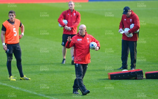 091015 - Wales Rugby Training -Shaun Edwards during training