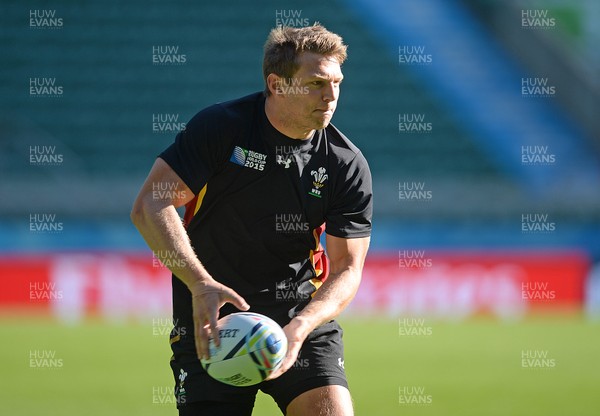 091015 - Wales Rugby Training -Dan Biggar during training