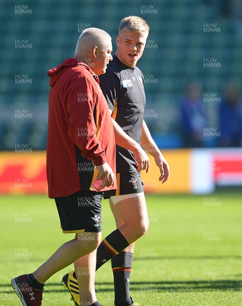 091015 - Wales Rugby Training -Warren Gatland and Gareth Anscombe during training