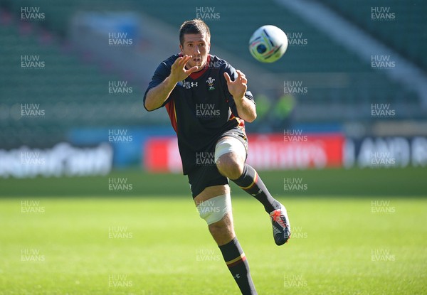 091015 - Wales Rugby Training -Justin Tipuric during training