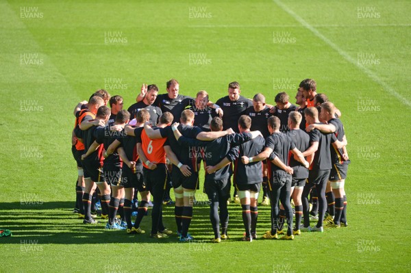 091015 - Wales Rugby Training -Players huddle during training