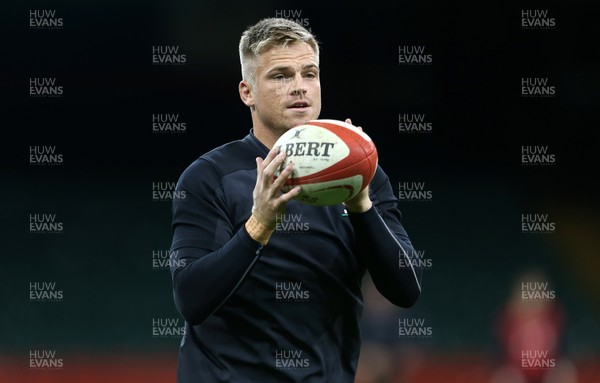 091118 - Wales Rugby Captains Run - Gareth Anscombe during training