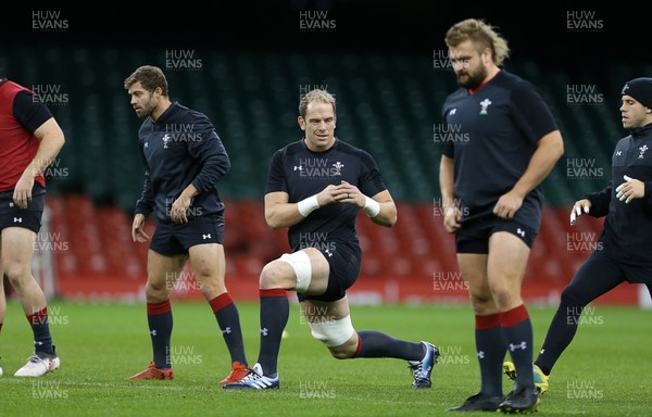 091118 - Wales Rugby Captains Run - Alun Wyn Jones during training