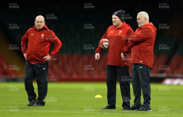 091118 - Wales Rugby Captains Run - Shaun Edwards, Neil Jenkins and Warren Gatland during training