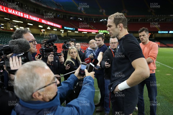 091118 - Wales Rugby Captains Run -  Alun Wyn Jones talks to media pitch side