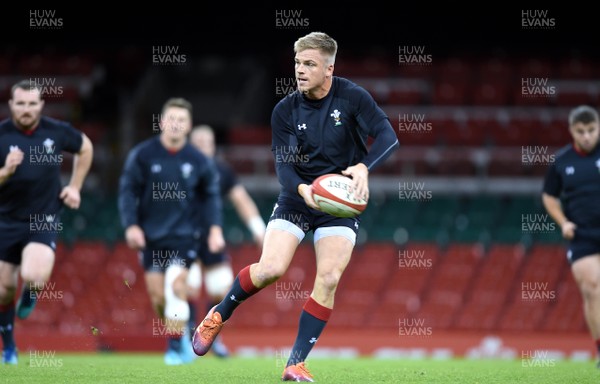 091118 - Wales Rugby Training - Gareth Anscombe during training