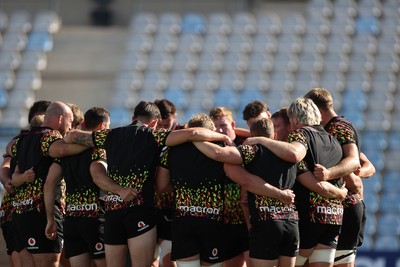 100726 - Wales Rugby Captains Run ahead of their game against Argentina in San Juan tomorrow - Wales team huddle