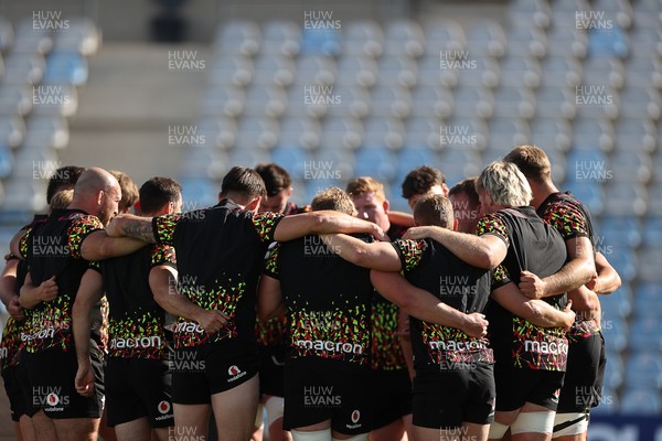 100726 - Wales Rugby Captains Run ahead of their game against Argentina in San Juan tomorrow - Wales team huddle