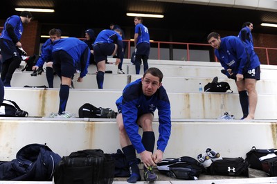 11.02.11 - Wales Rugby Captains Run - Shane Williams prepares for training. 