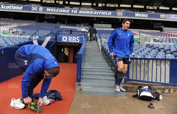 11.02.11 - Wales Rugby Captains Run - Rhys Priestland and James Hook during training at Murrayfield. 