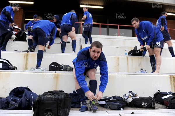 11.02.11 - Wales Rugby Captains Run - Shane Williams prepares for training. 