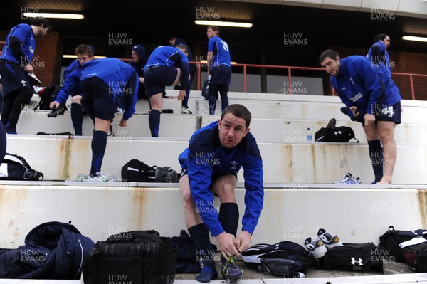 11.02.11 - Wales Rugby Captains Run - Shane Williams prepares for training. 