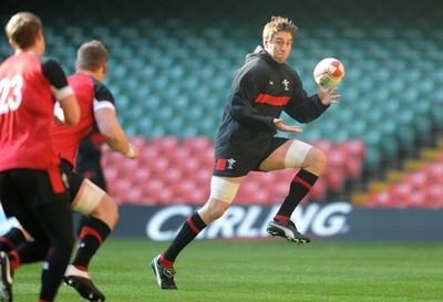 110212 - Wales Rugby Captains Run -Ryan Jones during training