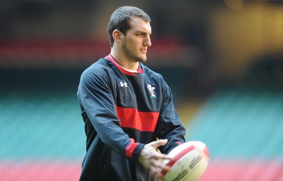 110212 - Wales Rugby Captains Run -Sam Warburton during training