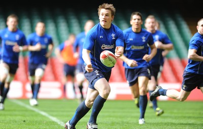 11.03.11 - Wales Rugby Training - Jonathan Davies during training. 